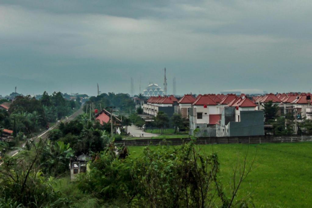Super Oyo Capital O 483 Tamansari Panoramic Bandung Exterior foto